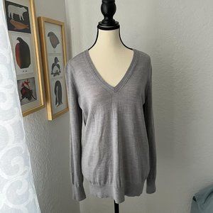 Banana Republic 100% Merino Sweater Gray V-Neck Women Size Large
